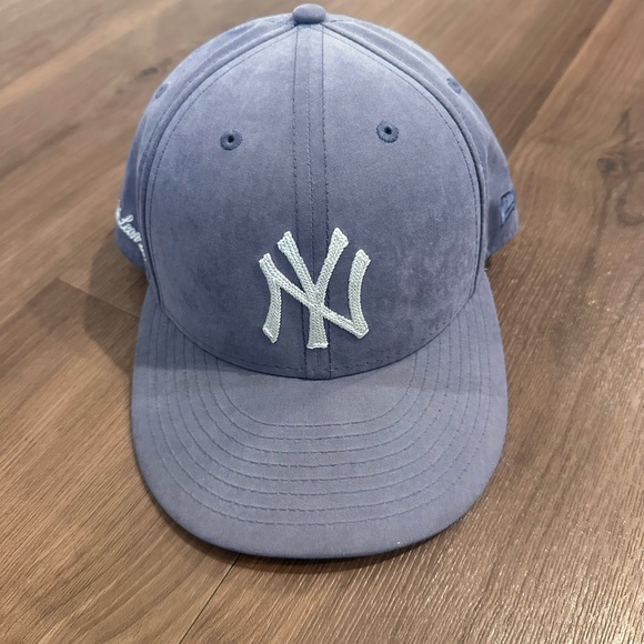 New Era Gray Fitted Cap - Picture 1 of 5